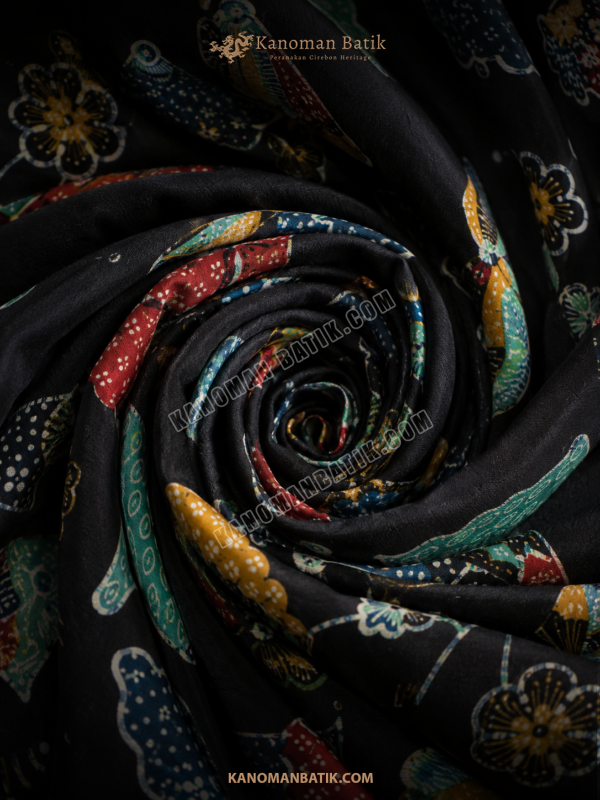 SARUNG TULIS PERANAKAN MOTIF KIPAS SEMILIR