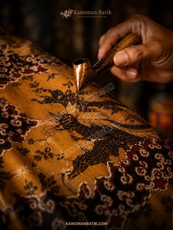 M3M HIASAN DINDING MOTIF KERATONAN